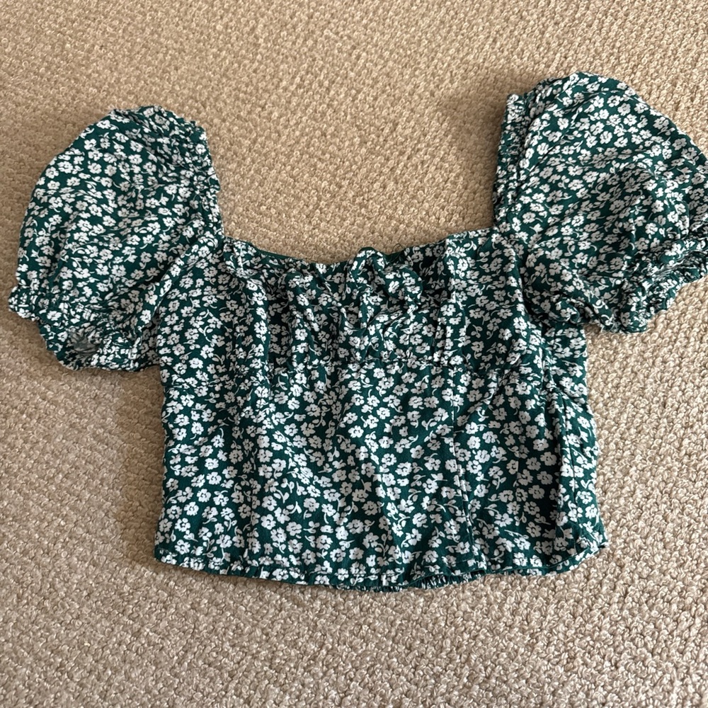 H&M Green Crop Top with Puffed Sleeves